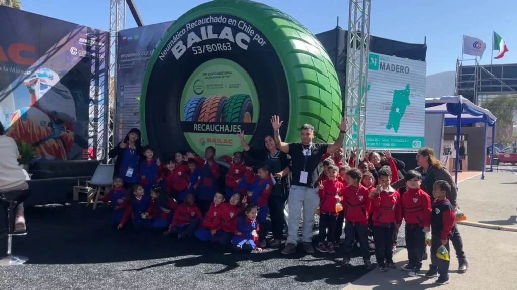 Los estudiantes del SLEP Atacama visitaron con gran entusiasmo nuestra exposición.